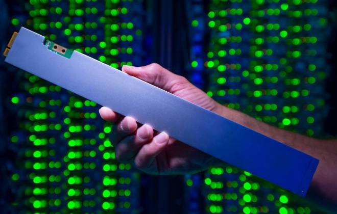 Intel lança SSD em forma de régua com 32 TB de capacidade.