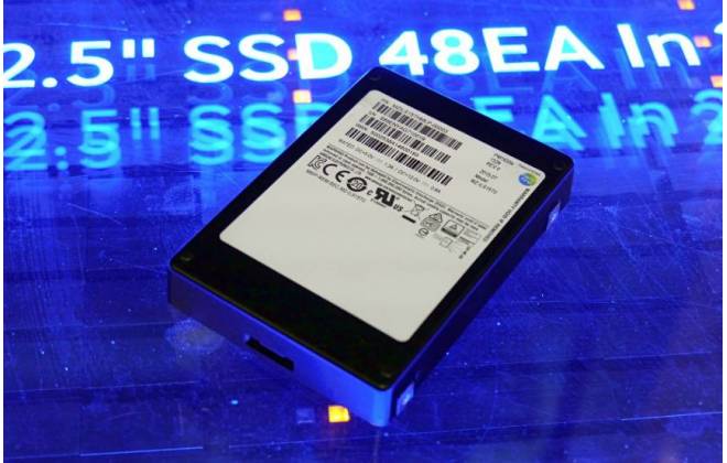 Você pode vender seu carro para comprar o SSD mais espaçoso do mundo.