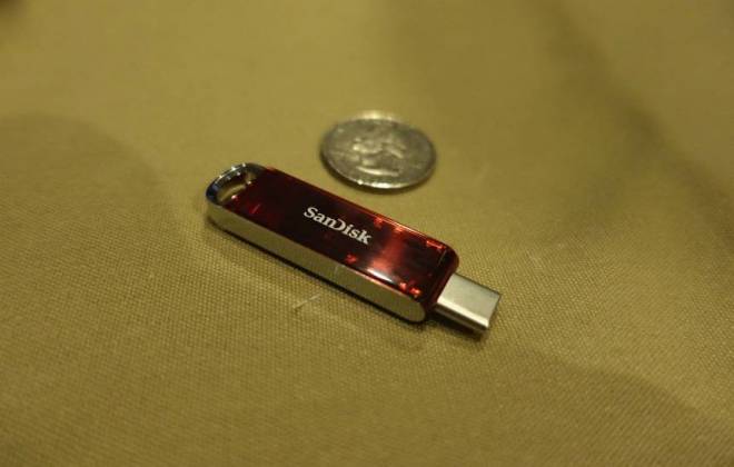 Este é o menor pen drive do mundo com 1 TB de capacidade.