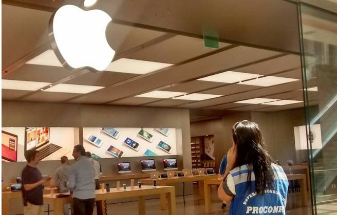 Loja da Apple no Rio é autuada pelo Procon.