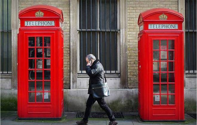 Cabines telefônicas britânicas se transformam em escritório tecnológico.