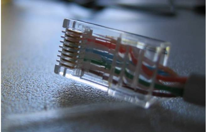 Governo desiste de obrigar empresas a oferecerem internet fixa ilimitada.